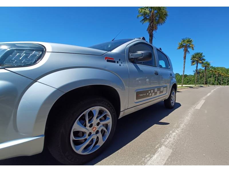 FIAT - UNO - 2021/2021 - Prata - R$ 49.990,00