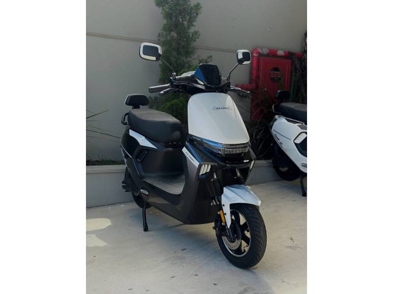 KLOSH - DOHA - 2026/2026 - Branca - R$ 9.990,00