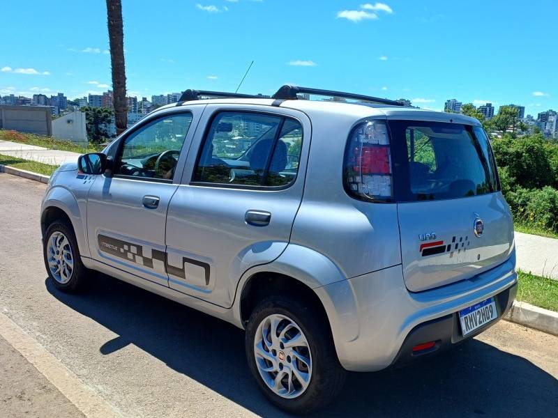 FIAT - UNO - 2021/2021 - Prata - R$ 49.990,00